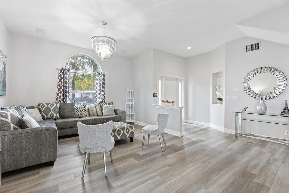 5 bed, 2742 sqft, $4,500 — Photo 4