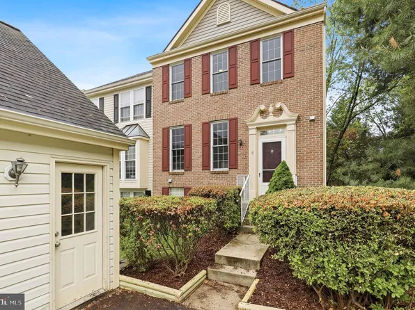 8 Wintergarden Ct, Olney, MD 20832