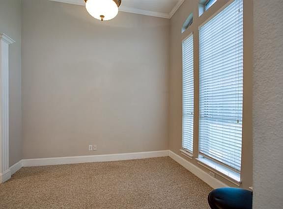 4th image of 2828 Lake View Dr