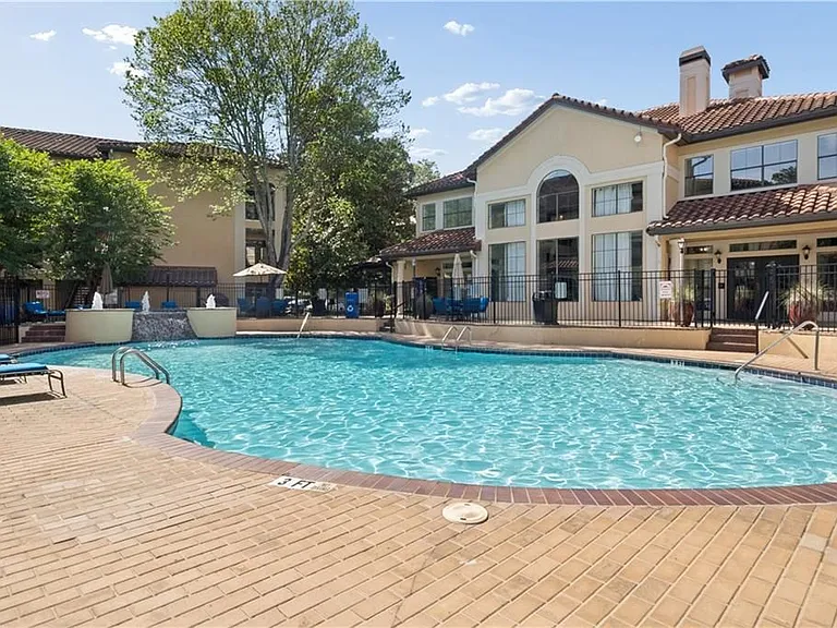 3777 Peachtree Rd #914 — Photo 24