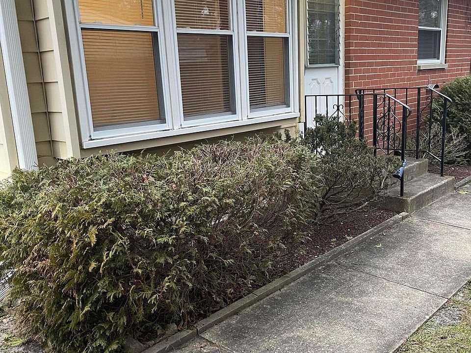 1st image of 19 Yorktowne Pkwy #B