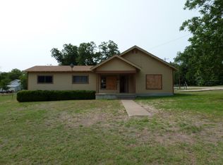 1314 W 9th St, Clifton, TX 76634