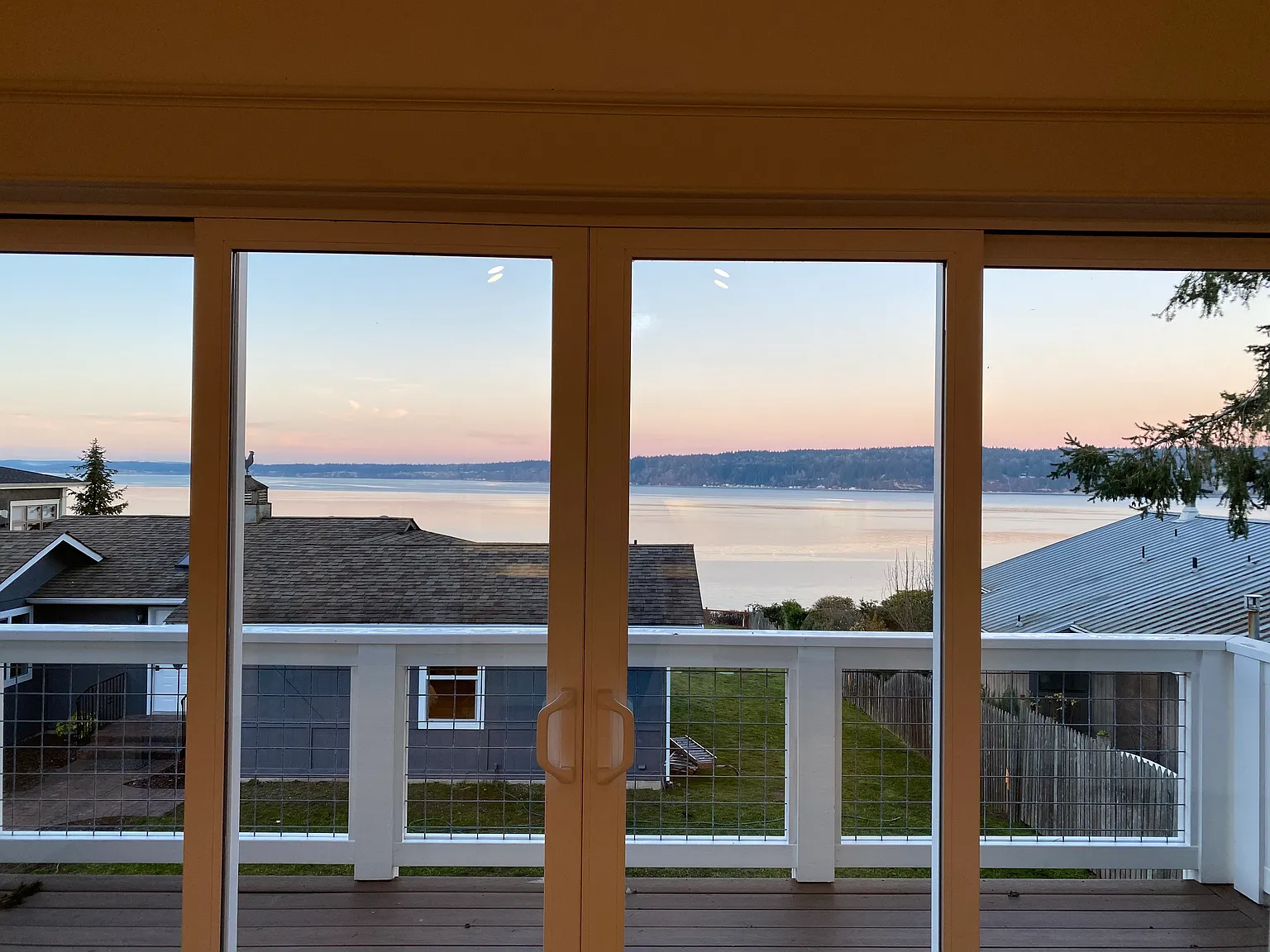 930 Edgecliff Dr — Photo 3