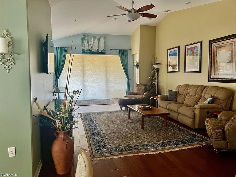 1405 Tiffany Ln #1408 — Photo 3