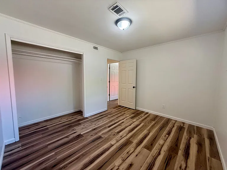 300 Olive St — Photo 8