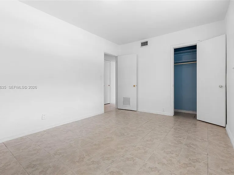 3061 NE 4th Ave — Photo 8