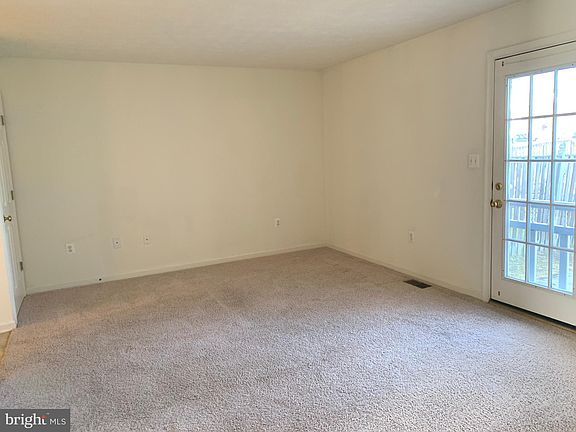 4th image of 163 Equestrian Dr