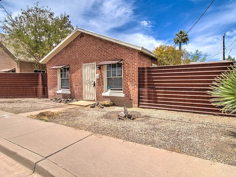 1010 E Coronado Rd — Photo 3