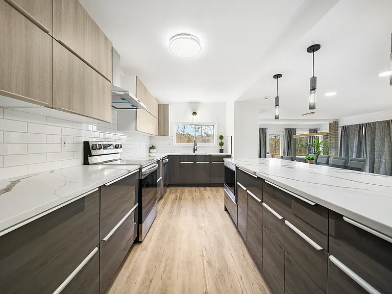 325 Russell Rd — Photo 11