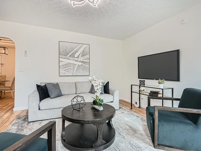 2069 Sandtown Rd SW — Photo 2