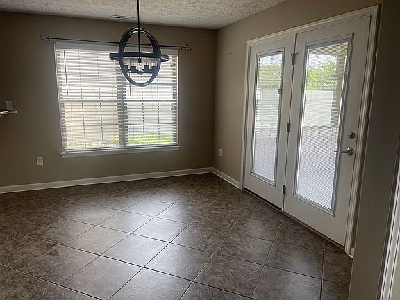 3rd image of 371 Buchanan Dr