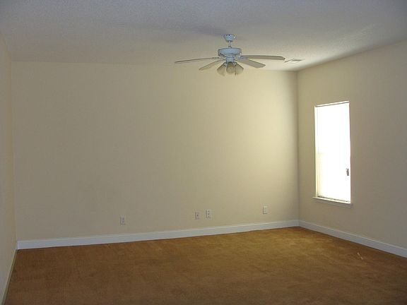 3rd image of 402 Club Villa Ct APT 4