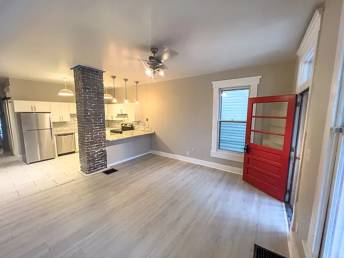837 N Park Ave #A — Photo 2
