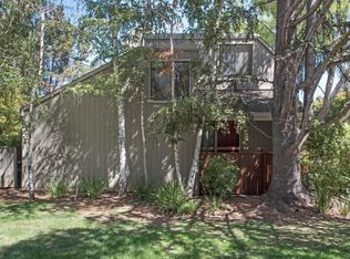 15 Farm Rd, Los Altos, CA 94024