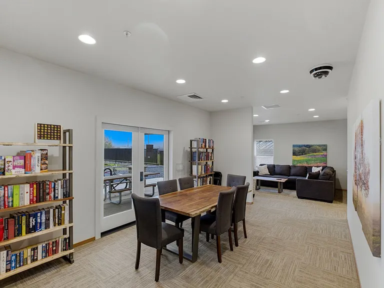 Oak Springs Apartments — Photo 69