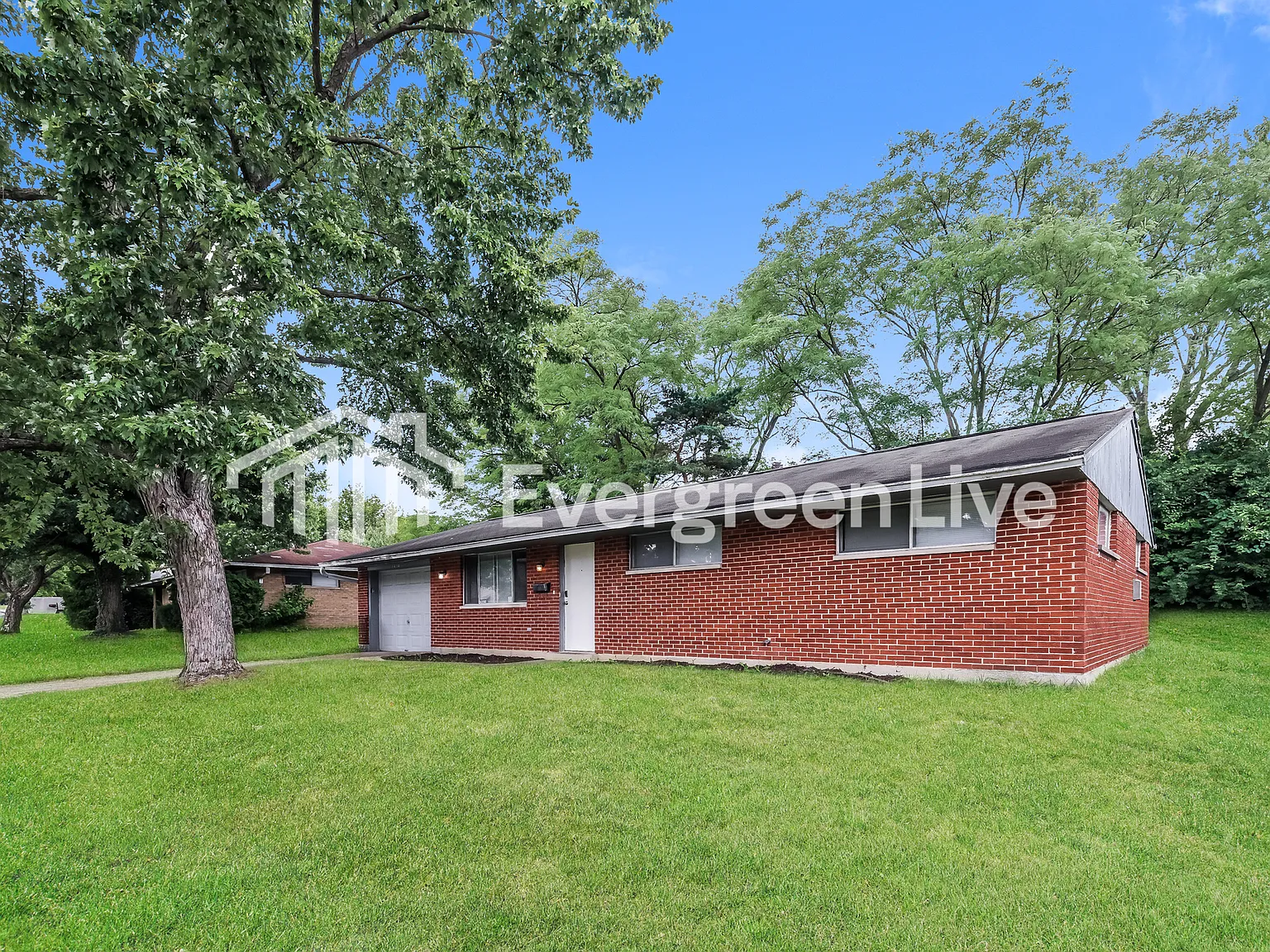 3 bed, 1.0 bath, 1016 sqft, $1,195 — Photo 2
