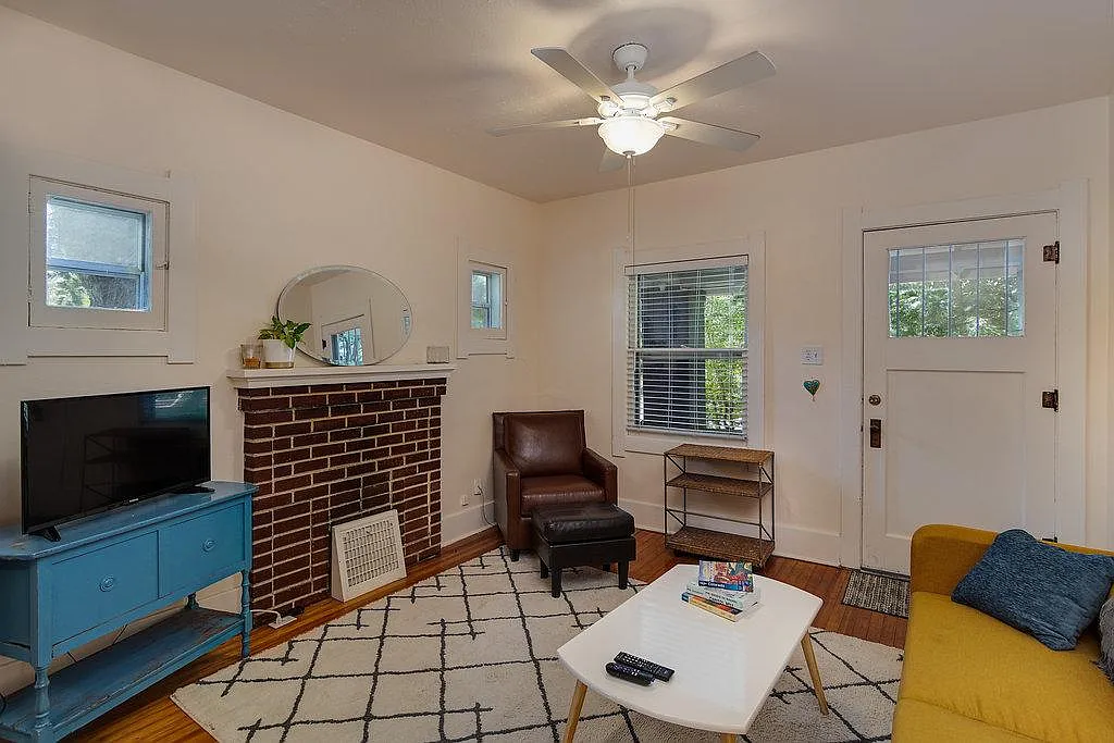 402 N Washington St — Photo 4