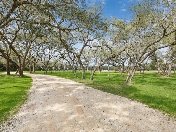 1109 County Road 157, Columbus, TX 78934