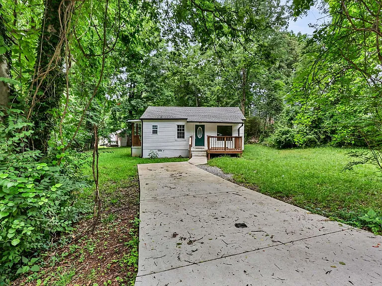 1010 Ridgecrest Dr — Photo 4