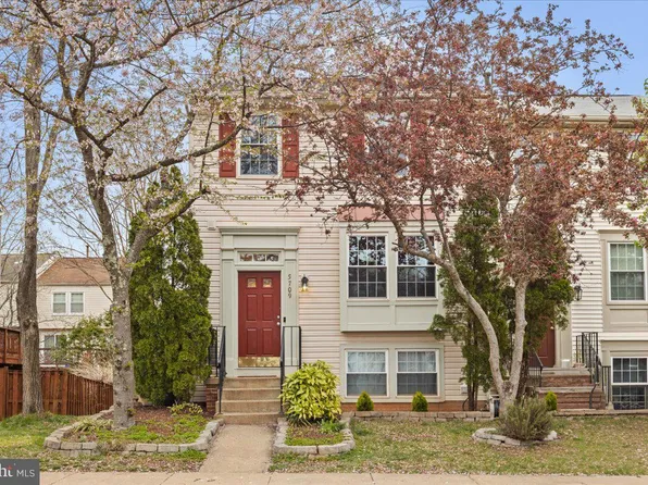 5709 Croatan Ct, Centreville, VA 20120