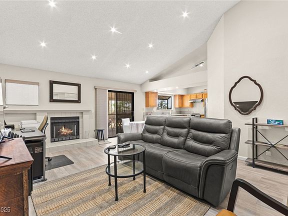 3rd image of 7951 Aspendale Dr