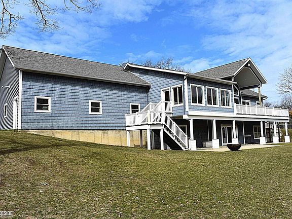 3rd image of 4378 Iroquois Dr