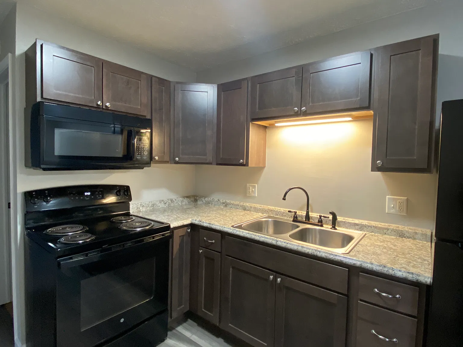2 bed, 840 sqft, $1,015 — Photo 3