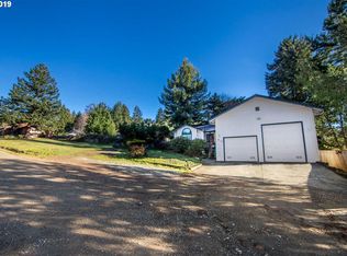 910 Weaver Ln, Brookings, OR 97415
