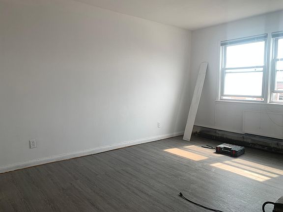 5th image of 6042 75th St #1