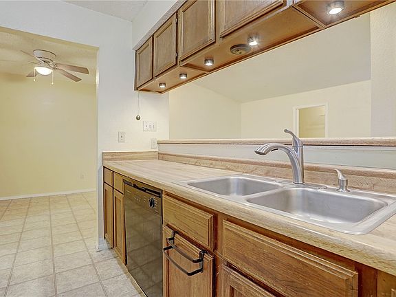 4th image of 904 Sirocco Dr #A