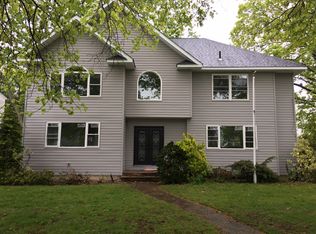 94 Daffodil Ave, Franklin Square, NY 11010
