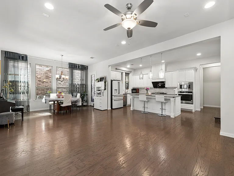 7108 Royal View Dr — Photo 29