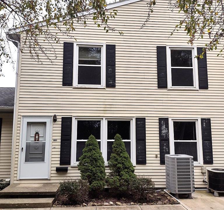 1st image of 1148 Village Ln