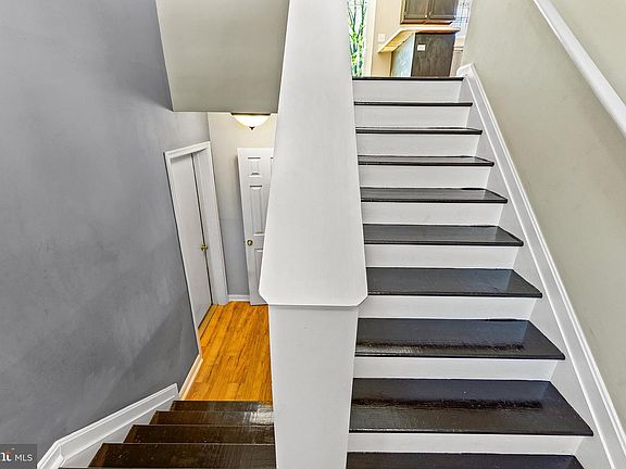4th image of 679 Swan Dr