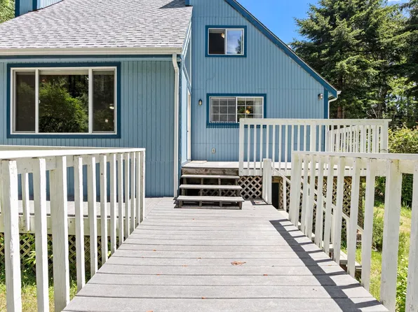 2131 Collins Rd, Crescent City, CA 95531