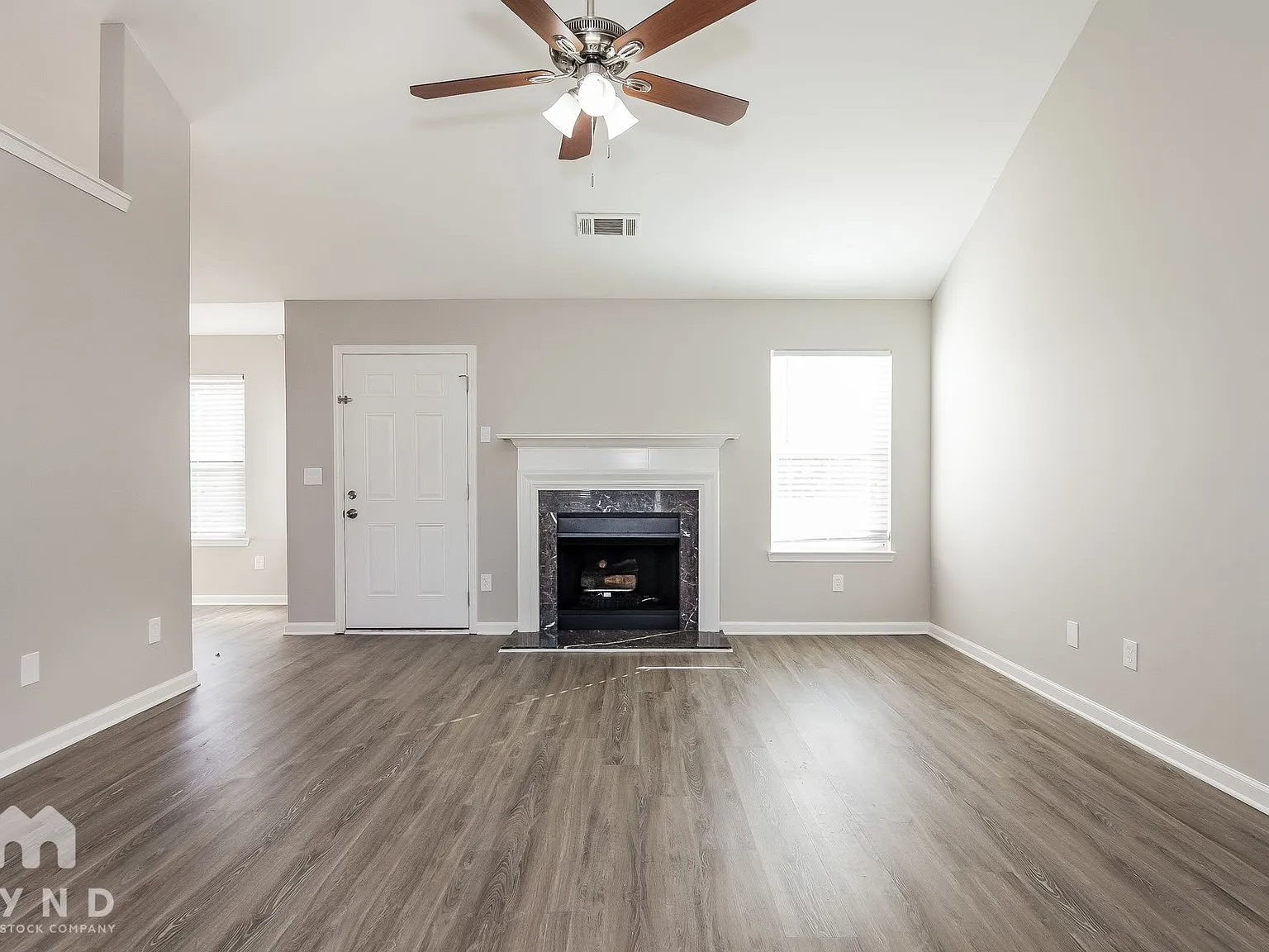 3 bed, 2.5 bath, 2407 sqft, $2,395 — Photo 4
