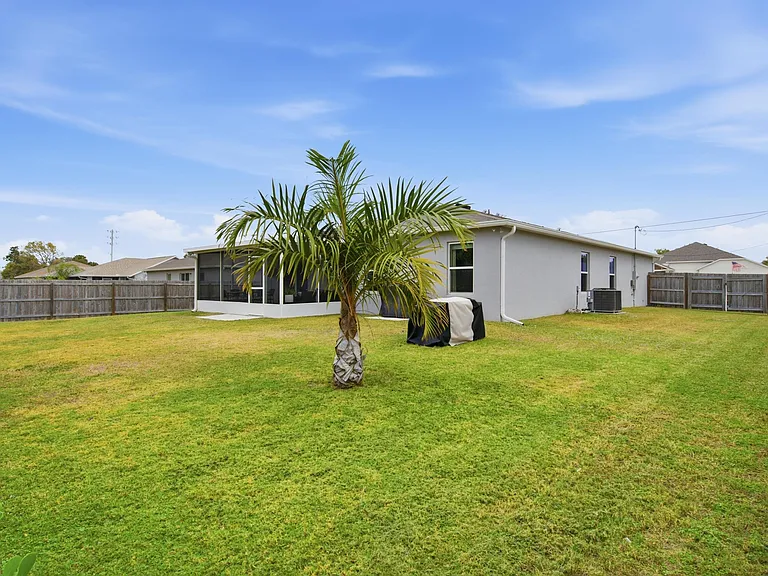 2220 SE Lucaya St — Photo 28