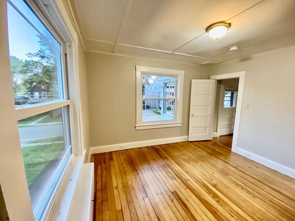 37 Phillips St Greenfield, MA Zillow