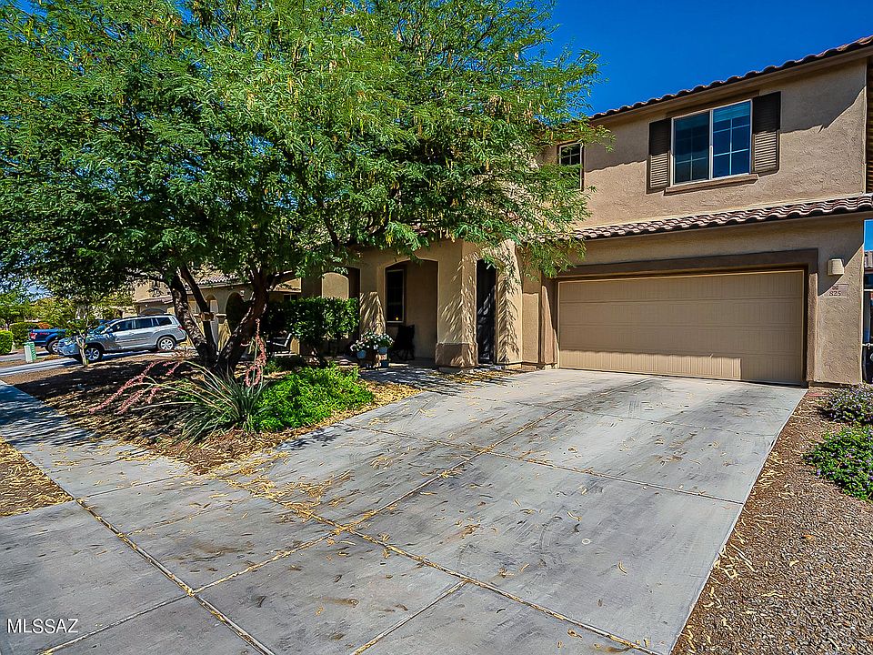 1st image of 825 W Camino Capria