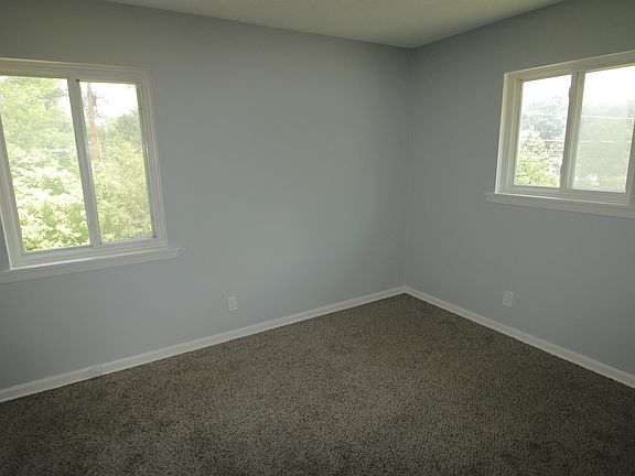 3rd image of 1421 N 55th Dr Unit B
