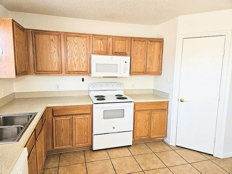 8405 Three Bars Dr — Photo 6