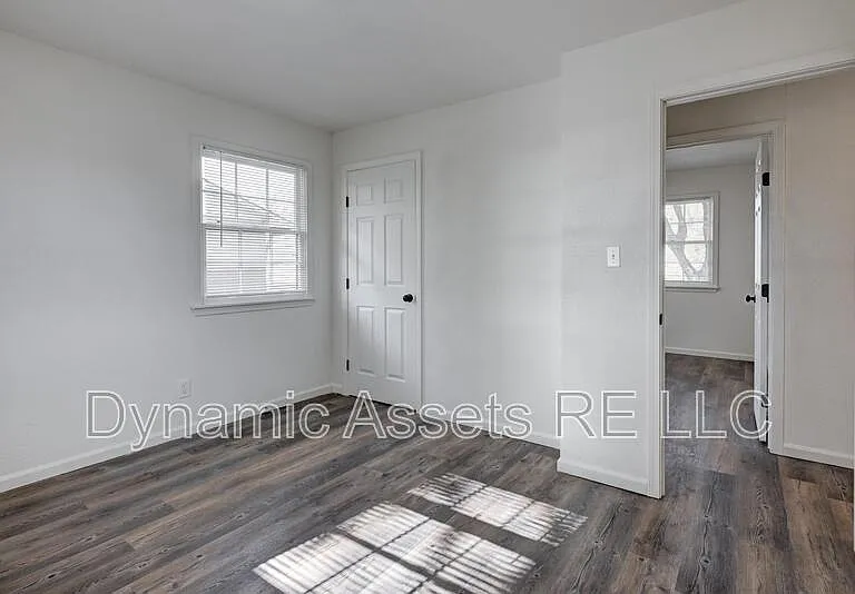 204 E 24th St — Photo 29