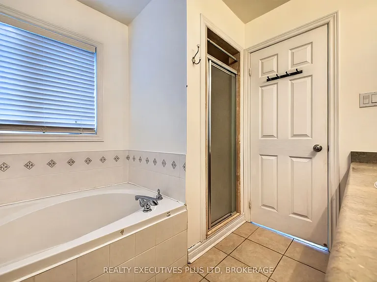 389 Wright Cres — Photo 22