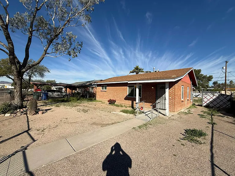 333 E Linden St — Photo 3
