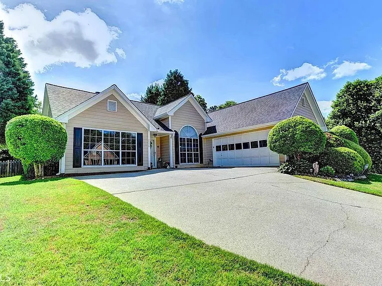 2559 Sterling Dr — Photo 1
