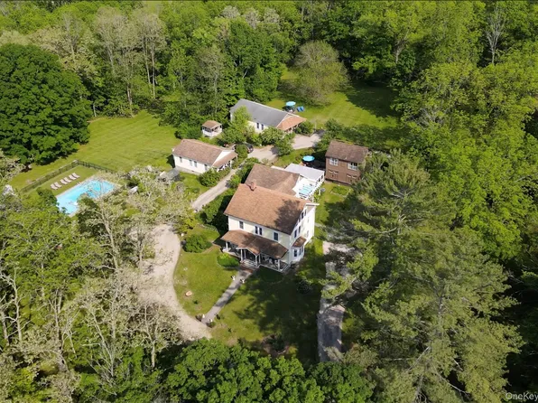 18 Stagecoach Lane, Amenia, NY 12501
