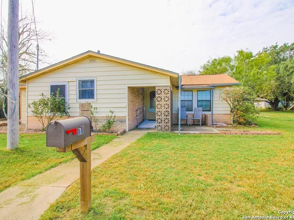 810 Alta Vista, Beeville 78102
