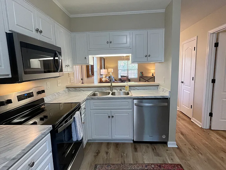 All new kitchen appliances and countertops