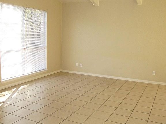 2nd image of 414 Skyline Ave #B
