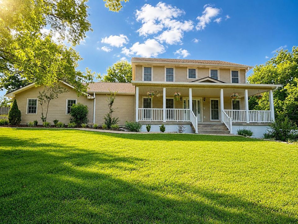 1st image of 205 Bluegrass Cir